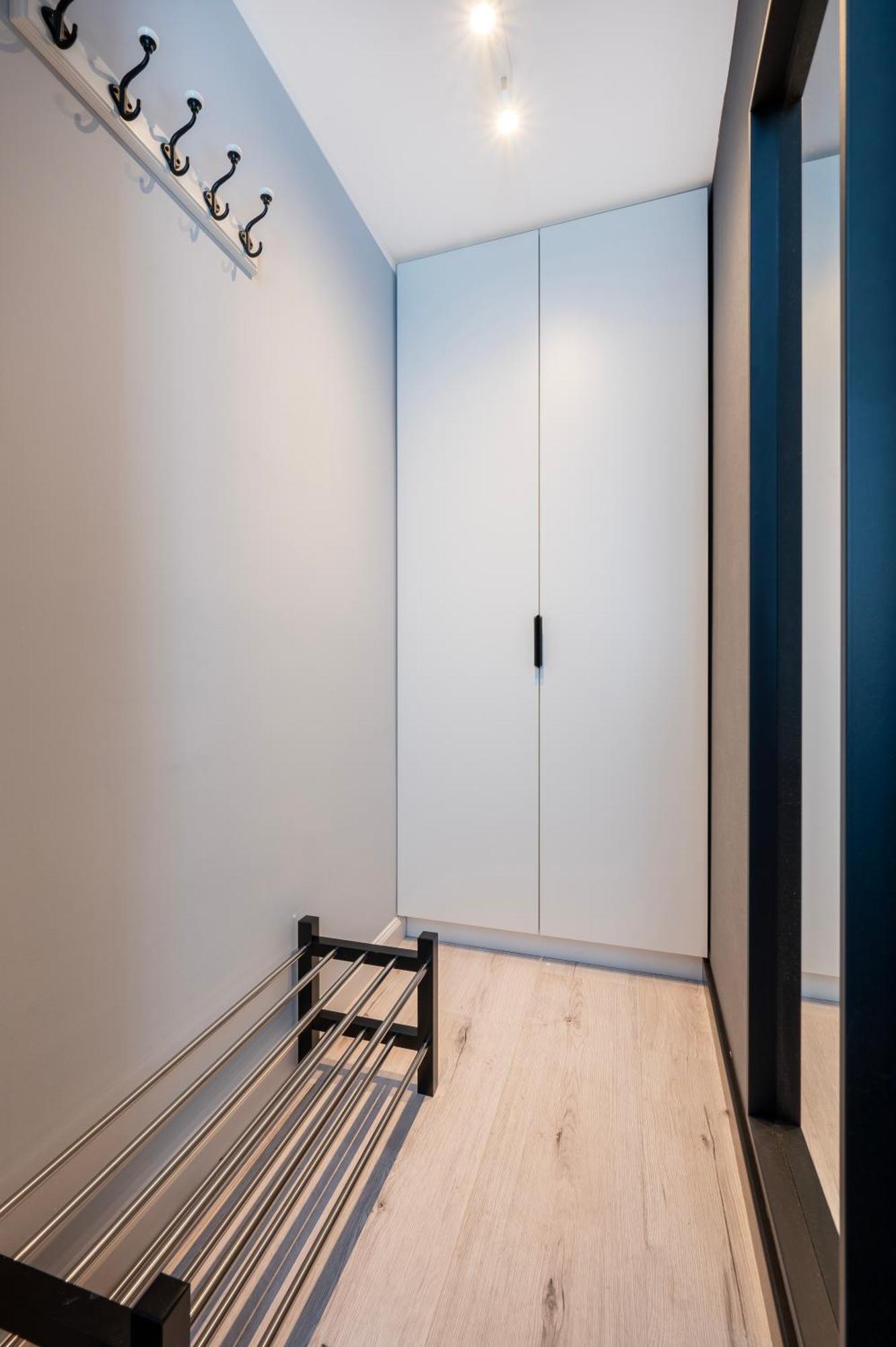 Historic Studio - Top Location, Tram & Shops Nearby, Fabryczna - By Rentujemy Apartment Lodz  Luaran gambar