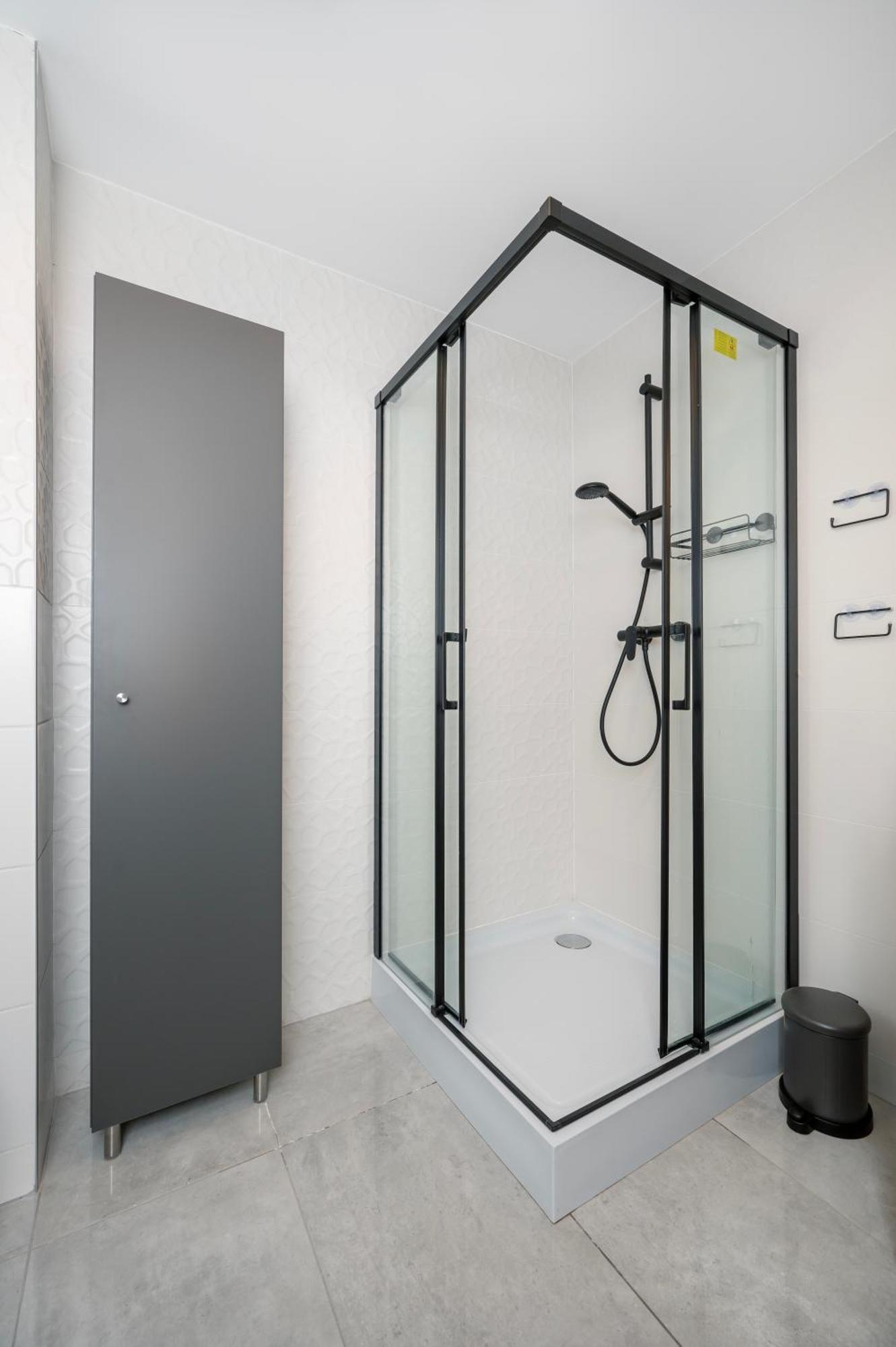 Historic Studio - Top Location, Tram & Shops Nearby, Fabryczna - By Rentujemy Apartment Lodz  Luaran gambar