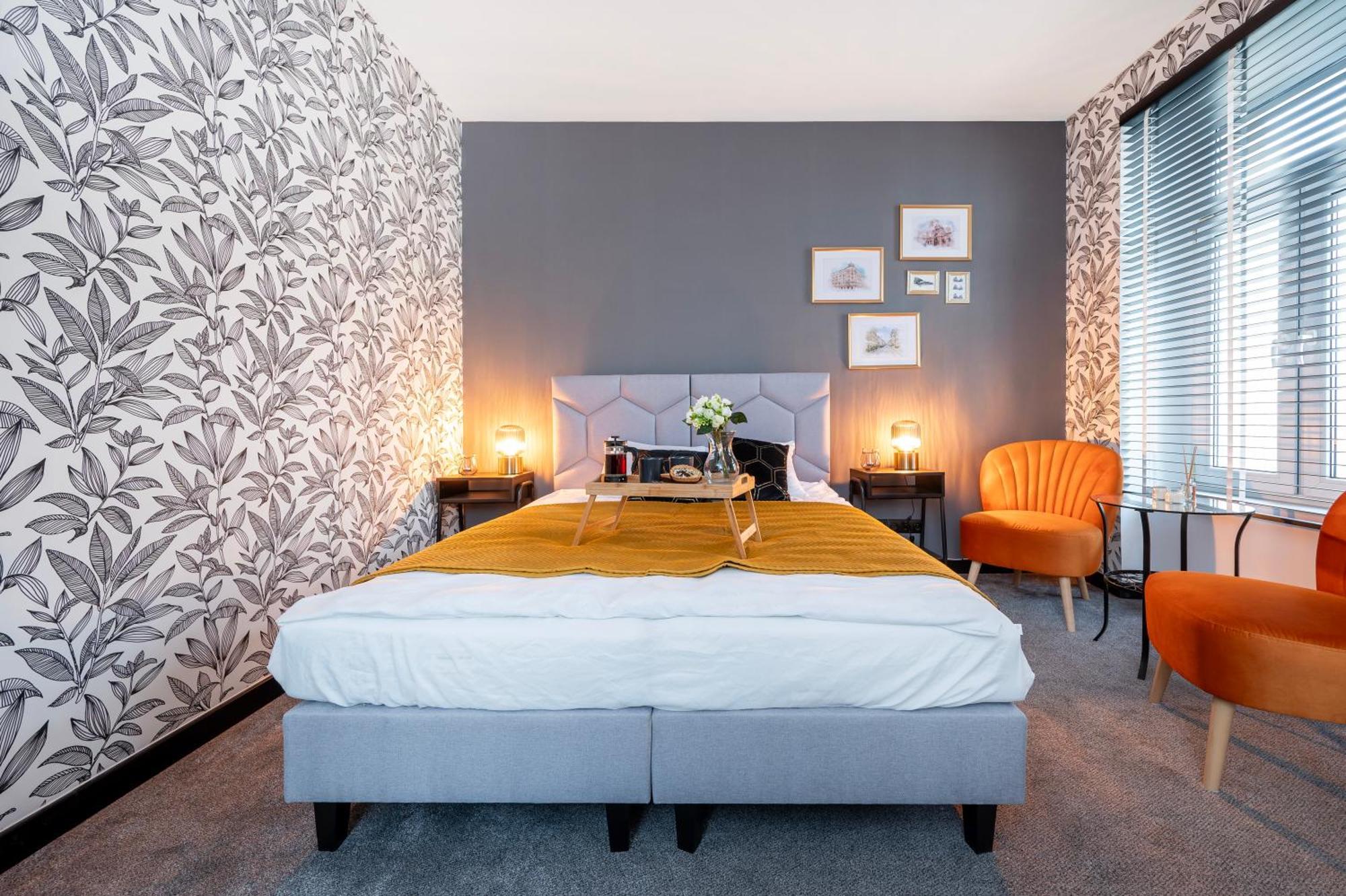 Historic Studio - Top Location, Tram & Shops Nearby, Fabryczna - By Rentujemy Apartment Lodz  Luaran gambar