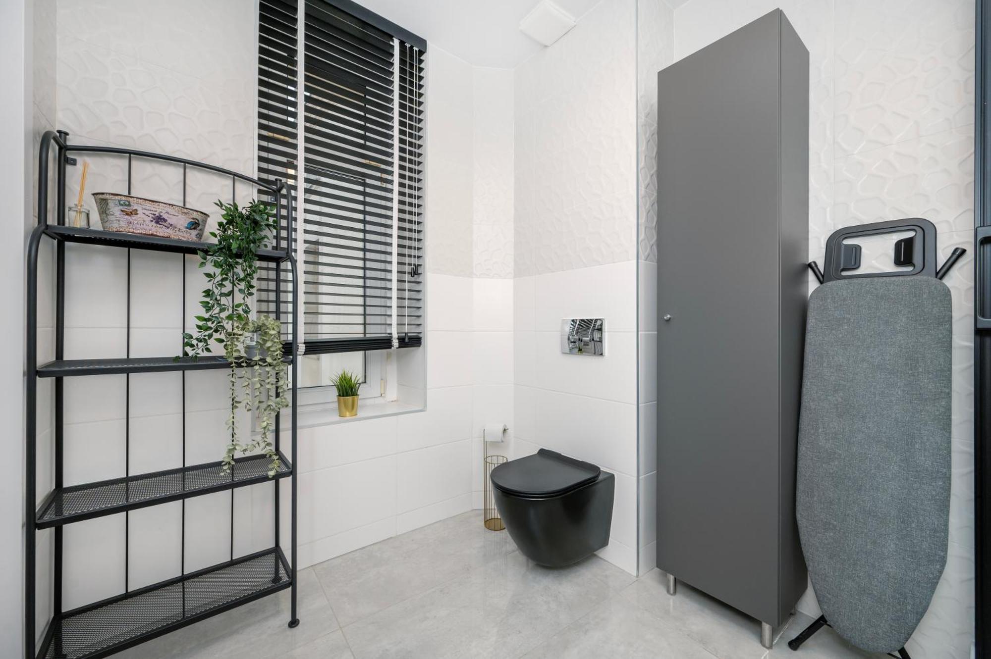 Historic Studio - Top Location, Tram & Shops Nearby, Fabryczna - By Rentujemy Apartment Lodz  Luaran gambar
