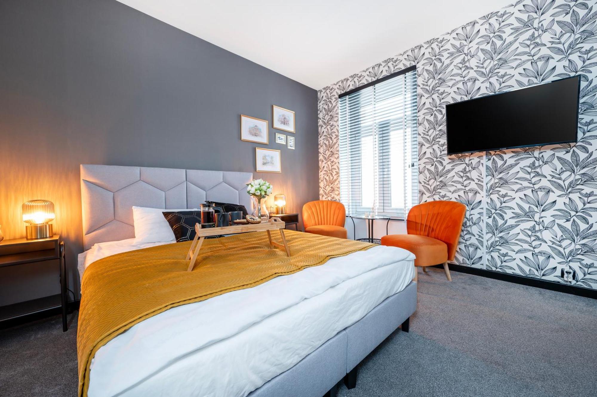 Historic Studio - Top Location, Tram & Shops Nearby, Fabryczna - By Rentujemy Apartment Lodz  Luaran gambar